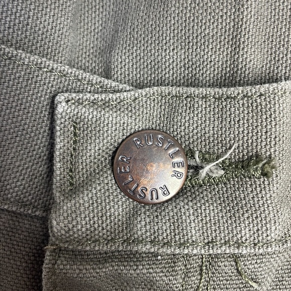 Wrangler - Rustler Cargo Pants. Size 32x30 - Picture 3 of 4